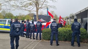 Polizei in Rottweil: Demonstranten positionieren sich gegen die AfD  und für Demokratie